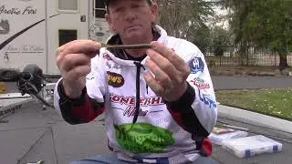 Billy Hines Shows How He Rigs a Cut-R Worm