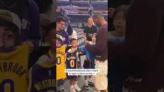 Russ not signing Lakers Jerseys👀 #nba #russelwestbrook #tiktok #basketball #lakers