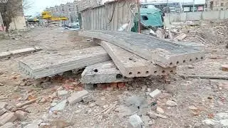 Reportazas is Charkovo salia bombu sugriauto namo ir paminklo Tarybiniam Kariui Isvaduotojui