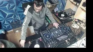 Limpiando los vinilos y probando el sonido