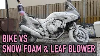 Motorbike washed with SNOW FOAM & dried with a LEAF BLOWER | Karcher K4 | Pro-Kleen lance | Autoglym