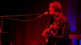 Molly Dean 