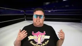 The Geek unboxes WWE SLAM CRATE October 2016