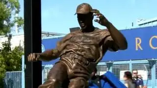 Los Angeles Dodgers unveil Jackie Robinson statue