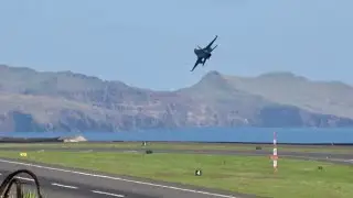 Landings at Madeira Airport with Special F-16 Low Pass