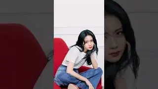 I badly want this JISOO's blue dye hair