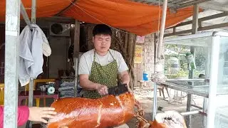 Quầy thịt lợn quay Hà Thụ bán tại bản thí rất thơm ngon và thơm lá mác mật 