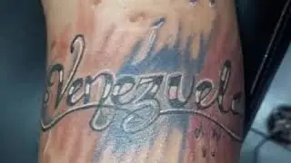 Tatuaje de Venezuela con colores.