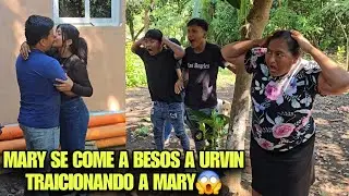 Santo Dios URVIN Se Estaba Comiendo A Besos A MARY A Escondidas De MARLIN, Traicionó A MARLYN😱