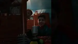 Un microfon ne pune &icirc;ntrebari#cu un invitat nou