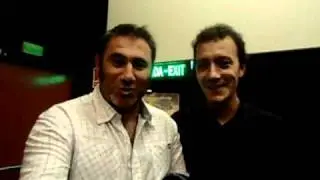 Sergi L&oacute;pez y Roger Casamajor saludan a los fans de Hot BuZz (mag)