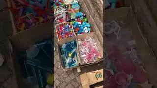 سوق الأحد الخاص بطيور الزينة والدواجن عامر وفيه ما يتشاف والأثمنة متفاوتة حسب كل نوع وسلالة