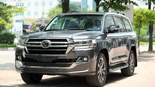 Mẫu SUV đẳng cấp của Toyota l&agrave; đ&acirc;y Landcruiser Executive Lounge 2021, mới 100% giao xe ngay v&agrave; lu&ocirc;n.