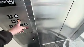 iPhone 17 Pro Max: Гидравлический лифт Hotchkiss в отеле Continental Plaza, Грин-Вэлли, Аризона.