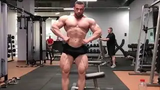 Alexey Kuznetsov gym posing