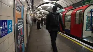 London Underground Victoria Line 2009 Stock Trains At Vauxhall 30 October 2025