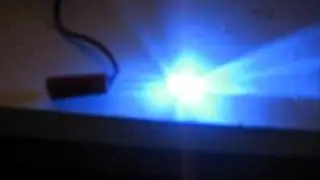 R&ouml;d-bl&aring; blinkande dioder