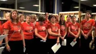 SONO SOLO CANZONETTE  chante Bella Ciao à la Sorbonne Paris 3