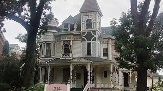 Beautiful Victorian mansion for sale in Elgin, Illinois (summer 2023)
