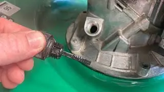 Как проверить и заменить моторное масло в газонокосилке. Ещё не поздно!!