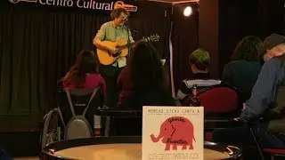Moncho Otero canta a Gloria Fuertes en Micro Abierto
