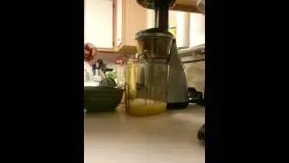 Omega Vert 350 HD Juicer.mp4