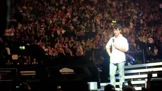 Joe reading signs - Jonas Brothers
