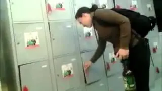 Шок! Оставила сына в магазином шкафчике  Shock! Left her son in the store cupboard