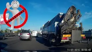 Поток с права со второстепенно валит в 4 ряда Renault kegoo ВК5543ВН
