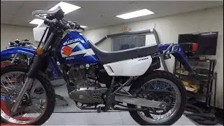 Установка батареи DR200.