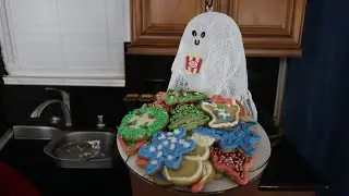 Sugar cookies with a ghost (Popcorn Phil)