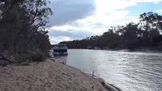 Southern 80 at Echuca.............speed boat Cinders !
