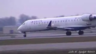 Delta Connection (Gojet) CRJ-701 (N369CA) Takeoff at KBUF