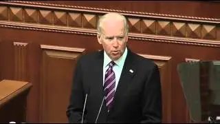 english speech in Ukraine's  Joe Biden    что   Он  делает  В  Верховной Раде Украины ???