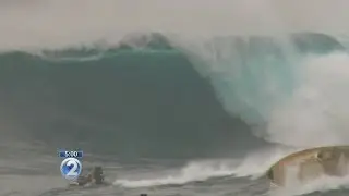 Massive waves capsize boat at Jaws