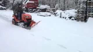 Lame &agrave; neige sur Kubota BX2350 pneus gazon v2
