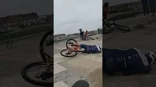 Crash beachrace gravelines 2024.  #crash #mtbcrash #beachracecrash #tofastinthecorner