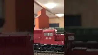 New SD30C-Eco Rumbles by at Notch 1. Sound is 💯!#trains #hoscale