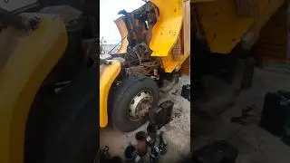 SCANIA BAIXANDO &Oacute;LEO 🤔🙏🏽👨🏾&zwj;🔧🔥#scaniatrucks #113h #scania #machine #repair #manuten&ccedil;&atilde;o #sextou #viral
