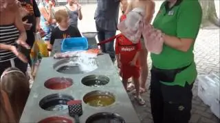 Deine H&auml;nde aus Wachs f&uuml;r das Wohnzimmerregal - WaxHands in Duinrell machts