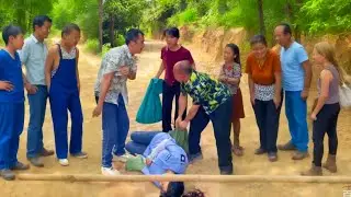 女保安一个打俩人贩子，不敌被抓情况危急，幸好勇敢的美女出手相助#funny #正能量剧情 #comedy