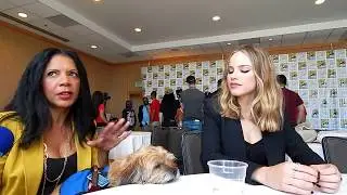 Penny Johnson Jerald (Claire Finn), Halston Sage (Alara Kitan) discuss The Orville at SDCC '17