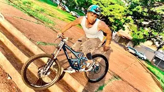 PRIMEIRO ROLE COM A BIKE DE DOWNHILL !