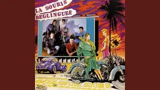 Une Fille Dans La rue