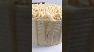 Bolo Red Velvet com recheio de Cream Cheese com cobertura ganache de chantilly  #cake #shorts #bolo