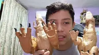 hago la comparación de de los dos dinosaurios de hasbro de Jurassic world del 2015