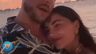 Teresa Langella insieme al marito Andrea Dal Corso mentre si godono il viaggio di nozze