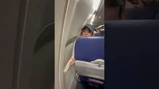 Всё быстро накалилось! 😱 #самолёт #рейс #карэн