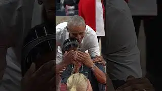 Barack Obama and Dawn Staley meet 🤝 #BarackObama #Obama #WNBA #NBA #Basketball #USA