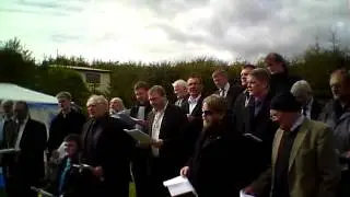 (17. juni 2012) Nólsoyar Manskór syngur 